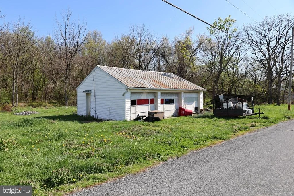 Photo of 6213 APPLETOWN ROAD