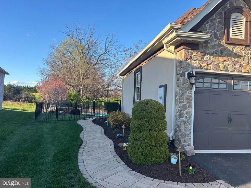 Photo of 15 HOFFMAN DRIVE