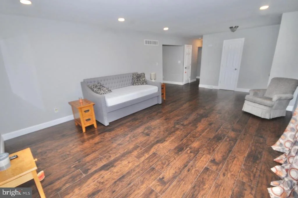 Photo of 298 N HOOK ROAD