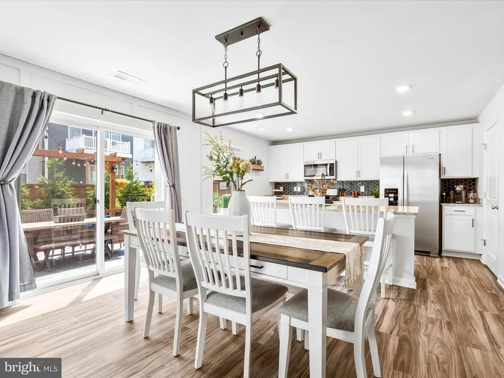 Photo of 2051 POMONA WAY
