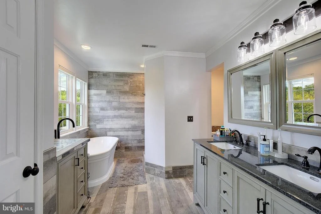 Photo of 2424 VALLEY BROOK LANE