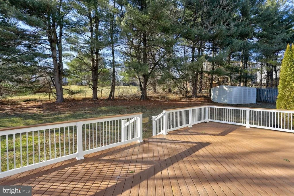 Photo of 8278 LEISHEAR ROAD
