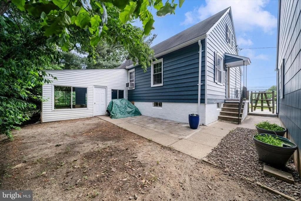 Photo of 5521 WATERLOO ROAD