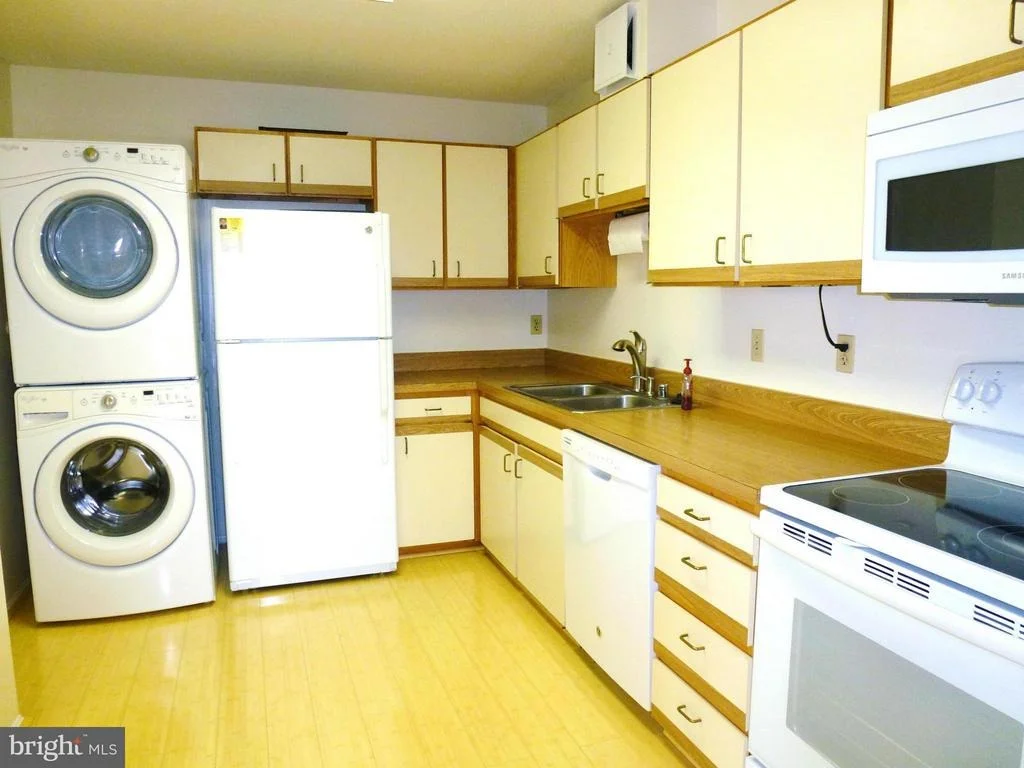 Photo of Unit 2902 at 15107 INTERLACHEN DRIVE
