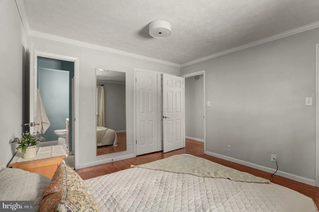 Photo of 100 HUNTCREST CIRCLE
