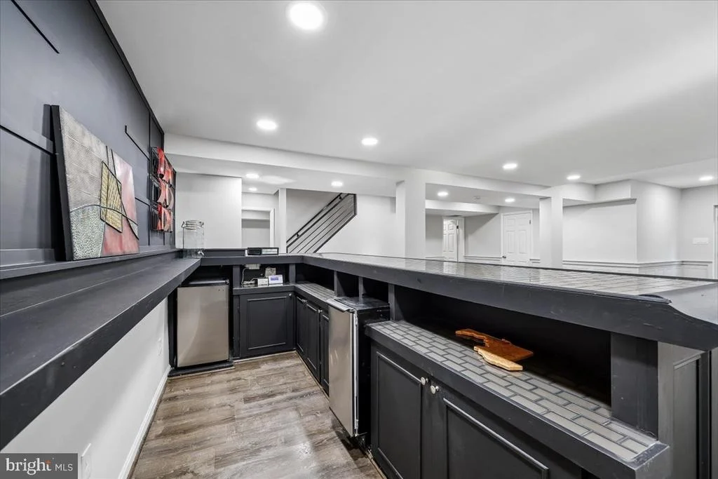 Photo of 6 CRESTVIEW COURT