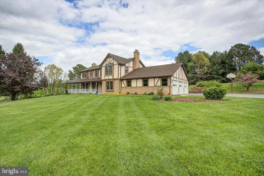 Photo of 8001 MAPLEVILLE ROAD