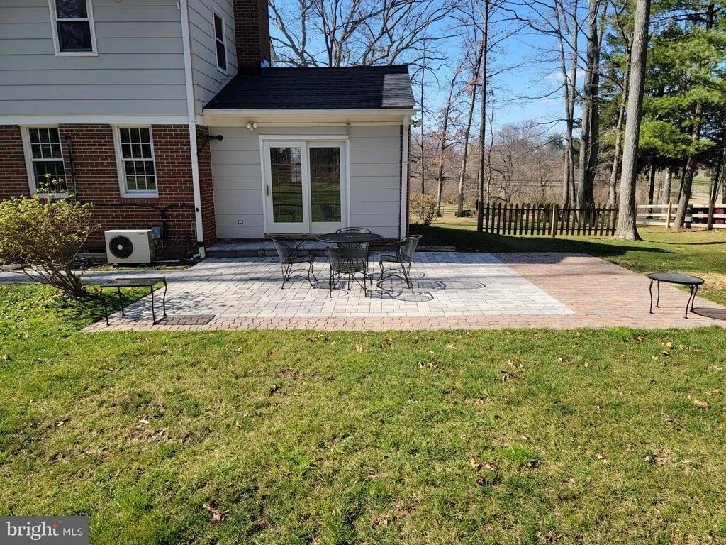 Photo of 18909 MUNCASTER ROAD