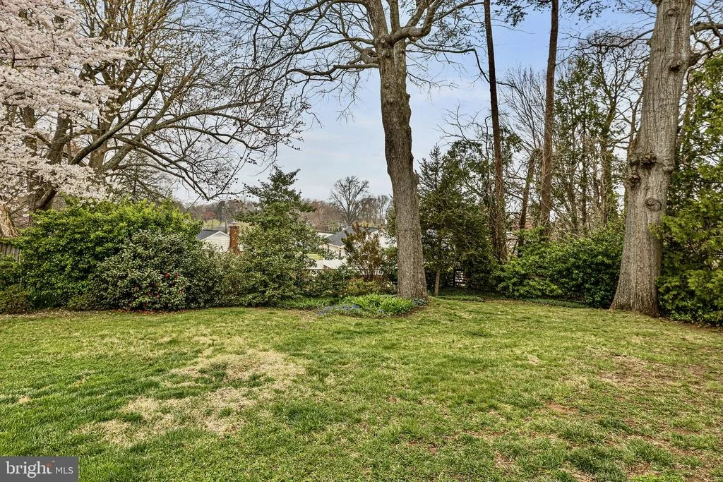 Photo of 4616 EXETER STREET