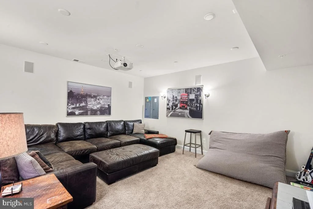 Photo of 17110 OLD VIC BOULEVARD