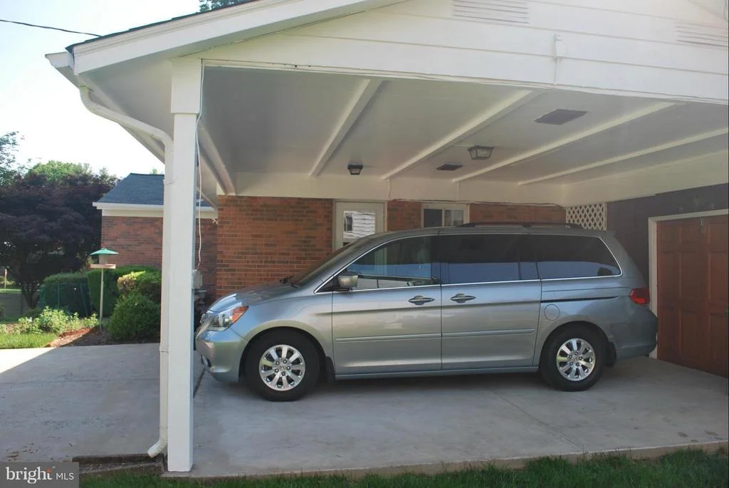 Photo of 914 CLINTWOOD DRIVE