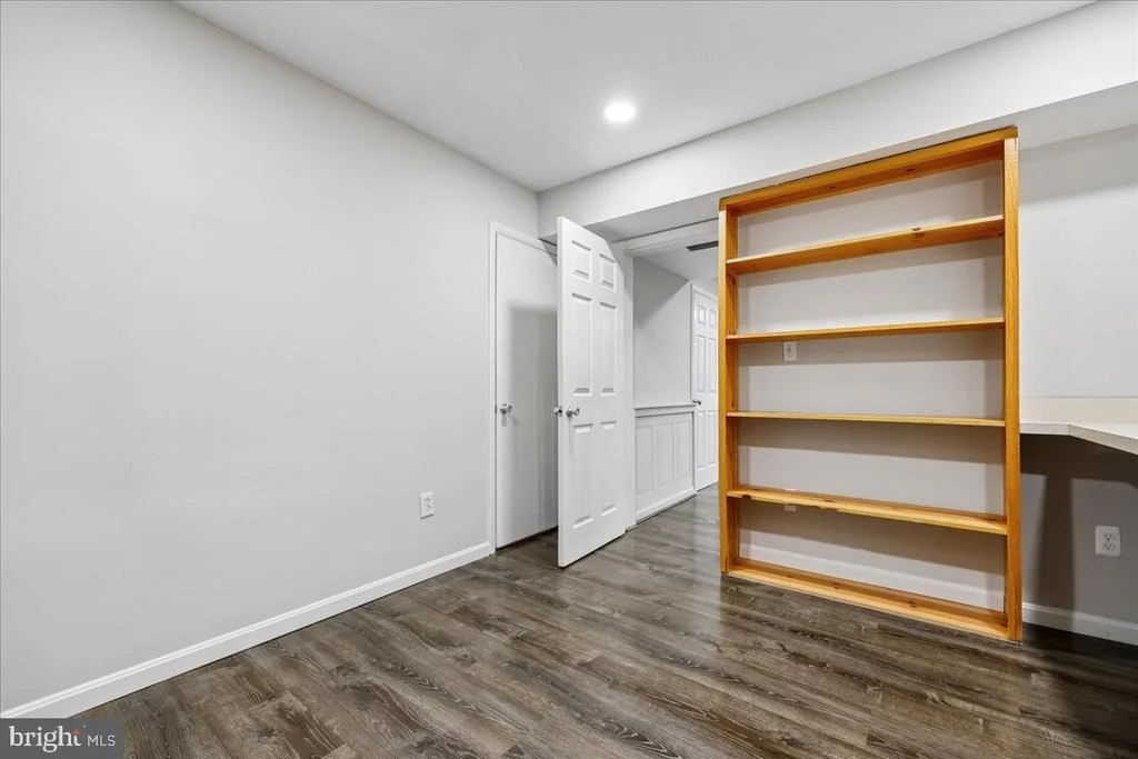 Photo of 6 CRESTVIEW COURT