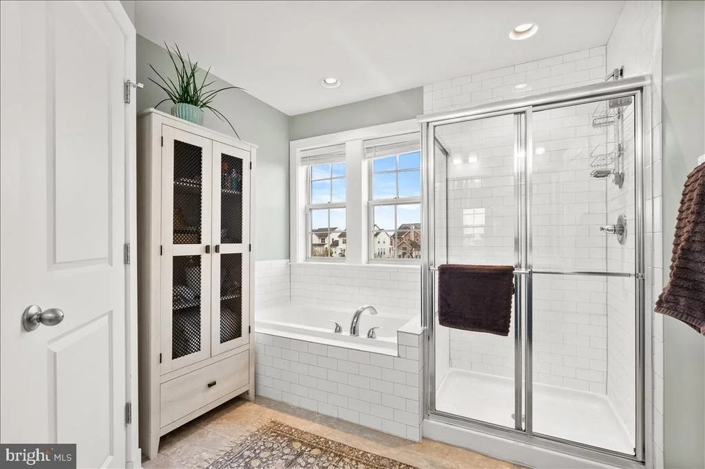 Photo of 1010 SAXTON DRIVE
