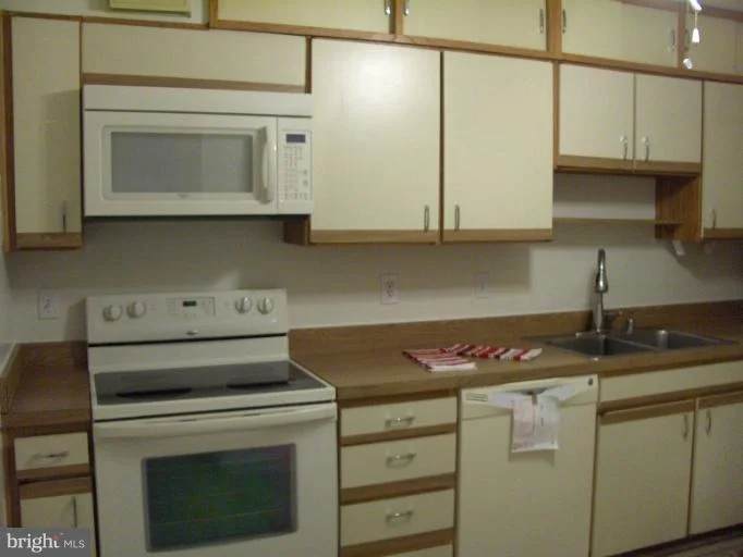 Photo of Unit 2115 at 15107 INTERLACHEN DRIVE