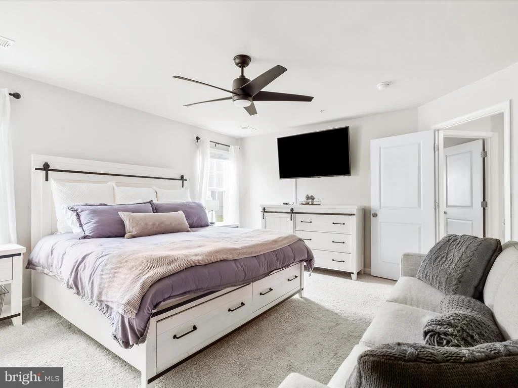 Photo of 2051 POMONA WAY