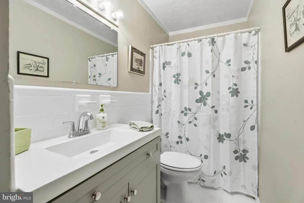 Photo of 735 WARREN DRIVE