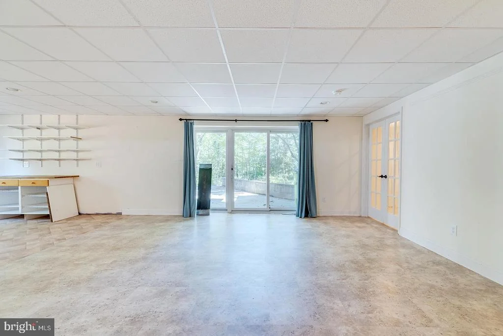 Photo of 142 W SHORE DRIVE