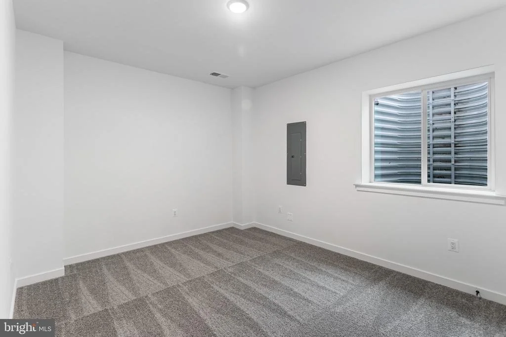 Photo of 2083 SPRINGVALE DRIVE