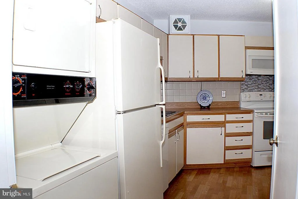 Photo of Unit 1218 at 15101 INTERLACHEN DRIVE