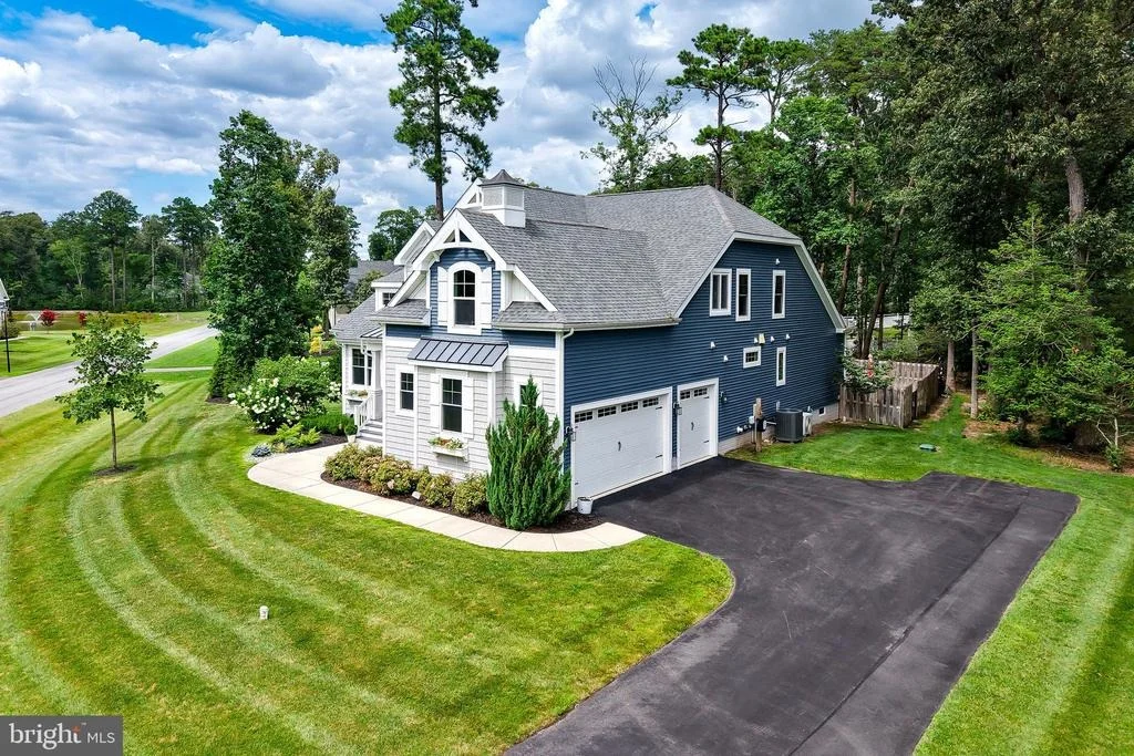 Photo of 19035 WINTERBERRY STREET
