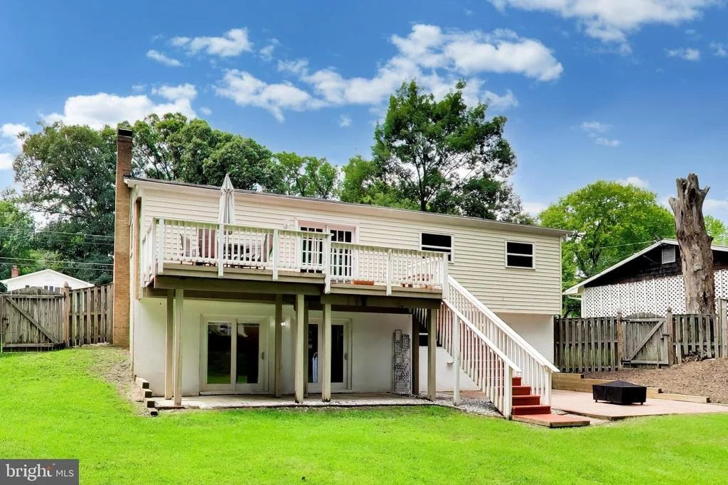 Photo of 715 CALVERT LANE