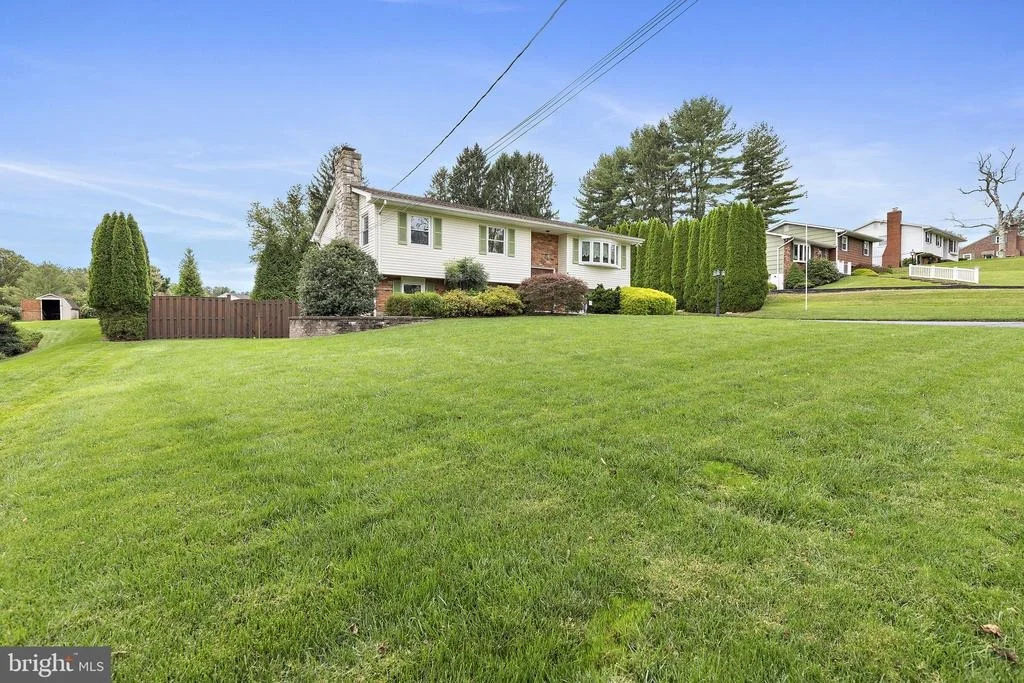 Photo of 1404 RYAN ROAD