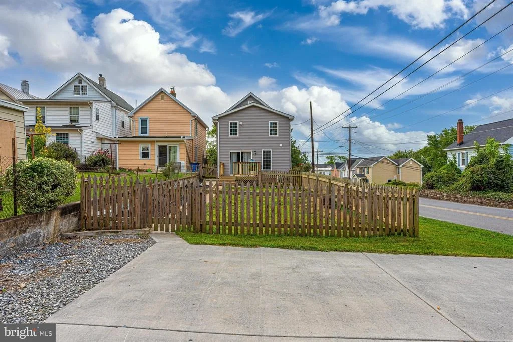 Photo of 1 E E STREET