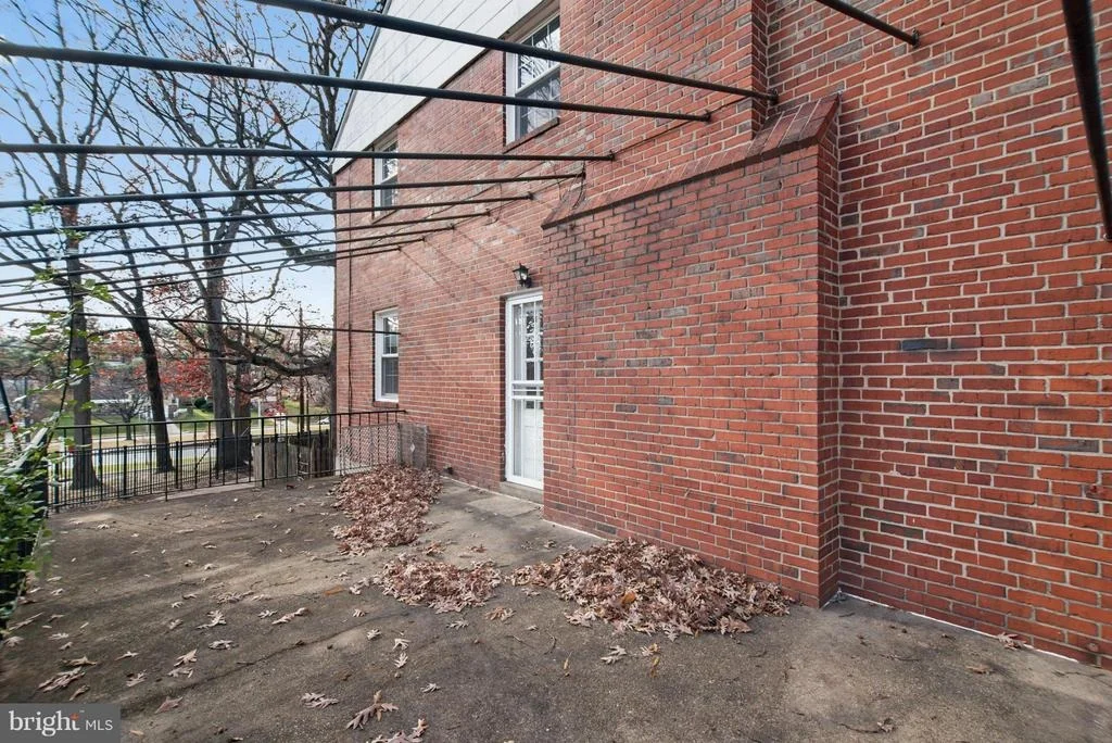 Photo of 3900 DEEPWOOD ROAD