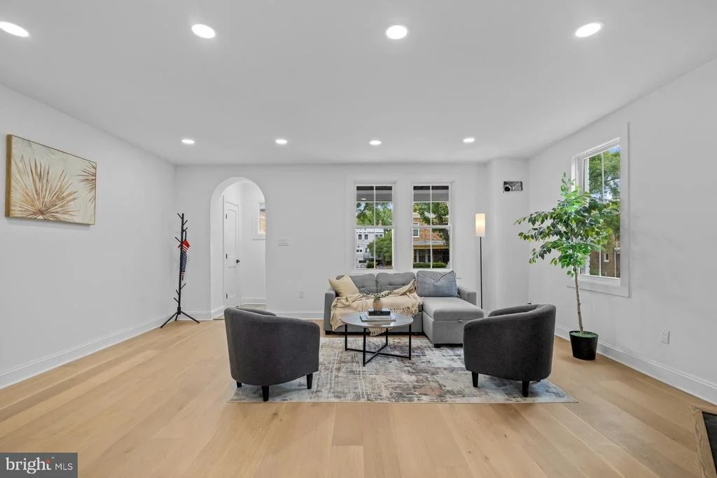 Photo of 536 ONEIDA PLACE NW