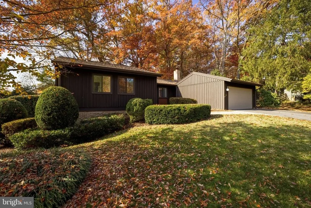 Photo of 8815 BURBANK ROAD