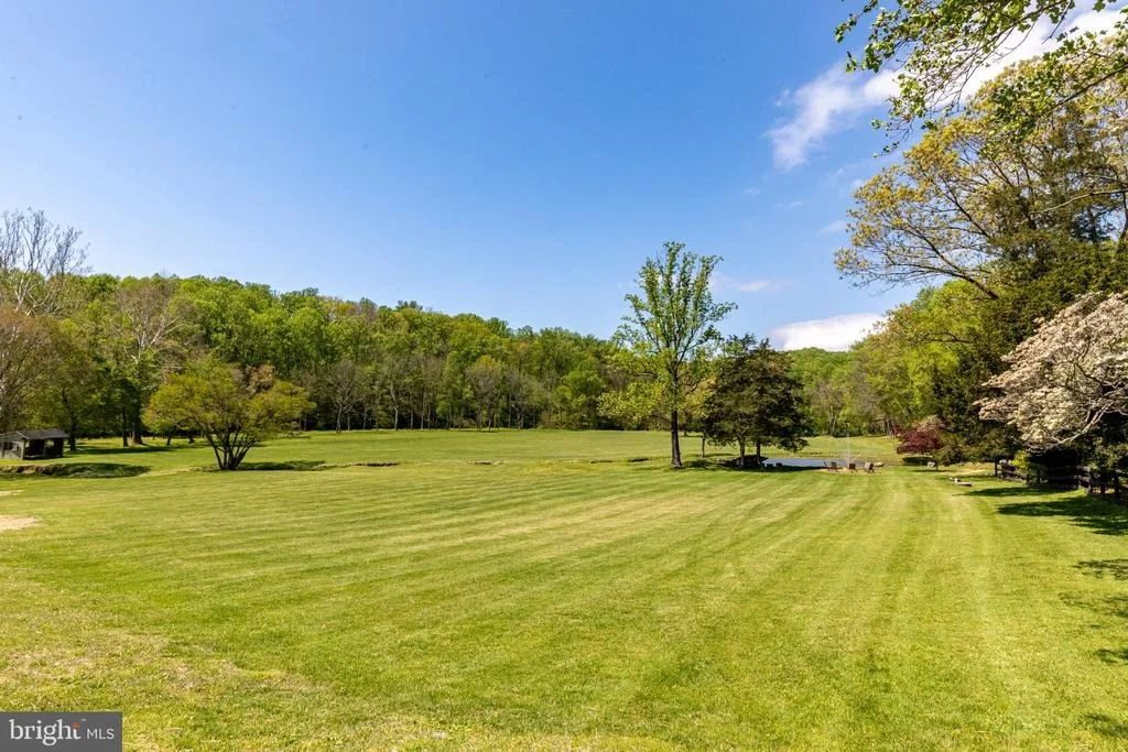 Photo of 2310 PUTNAM ROAD