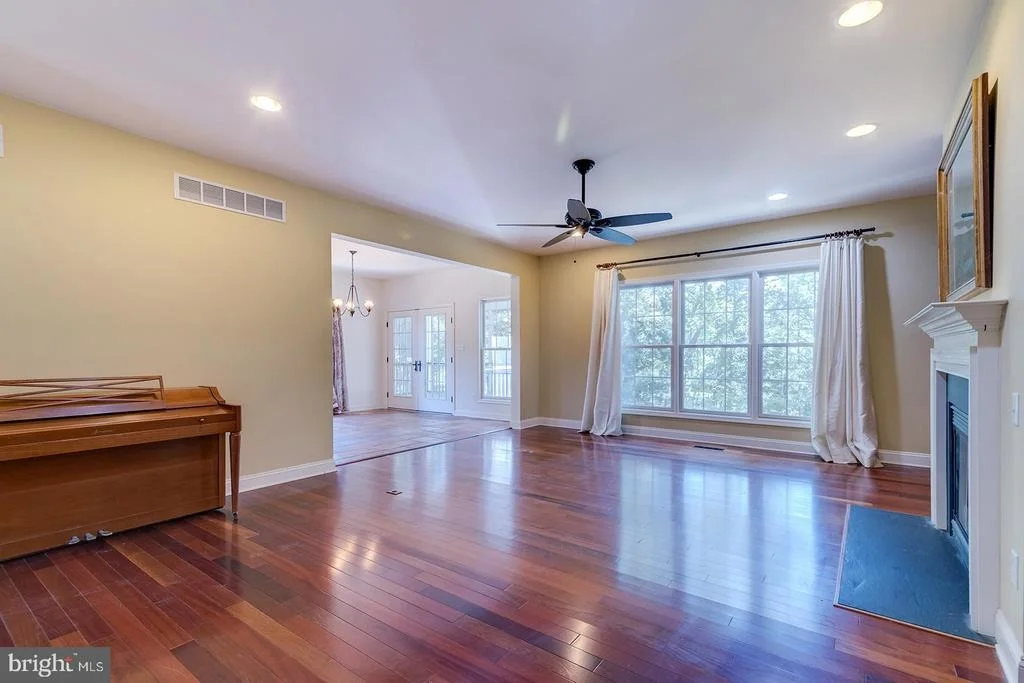 Photo of 142 W SHORE DRIVE