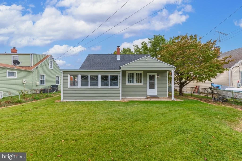 Photo of 8202 LONGPOINT ROAD
