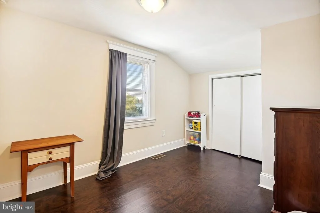 Photo of 607 ALDERSHOT ROAD