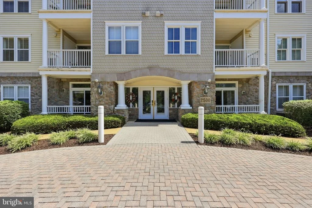 Photo of Unit 304 at 2500 WATERSIDE DRIVE