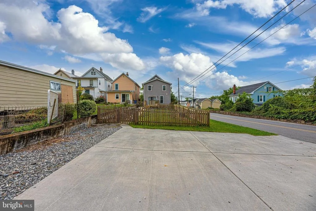 Photo of 1 E E STREET