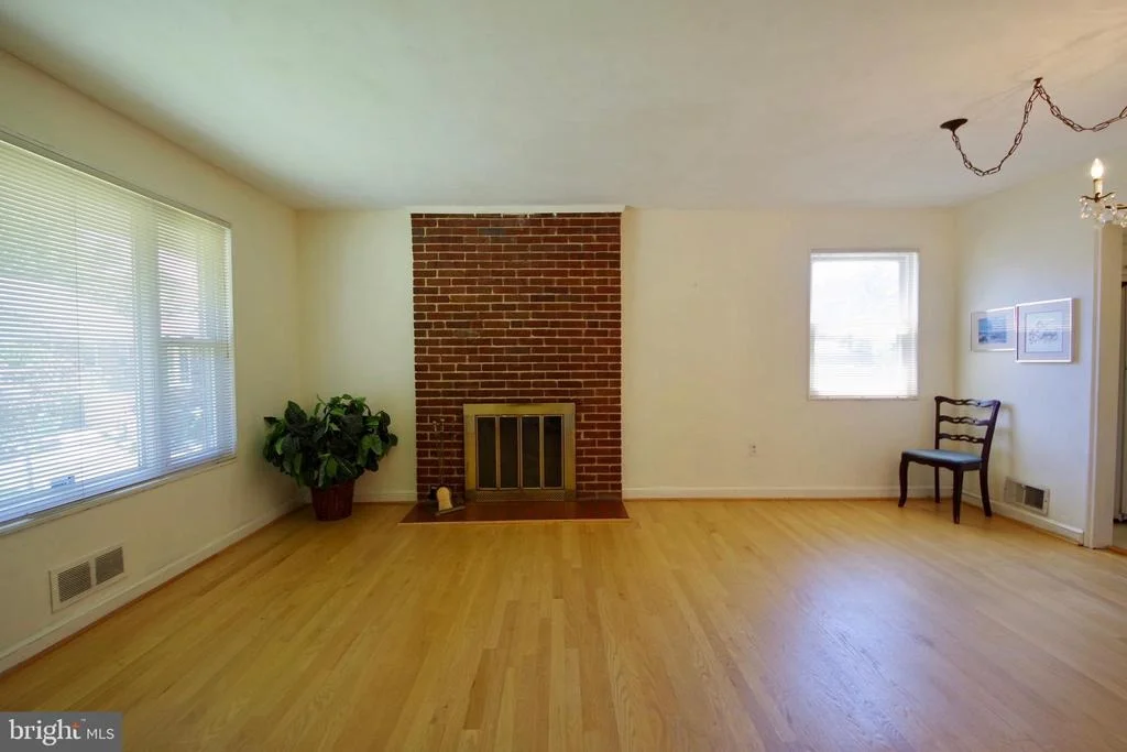 Photo of 10409 ROYALTON TERRACE