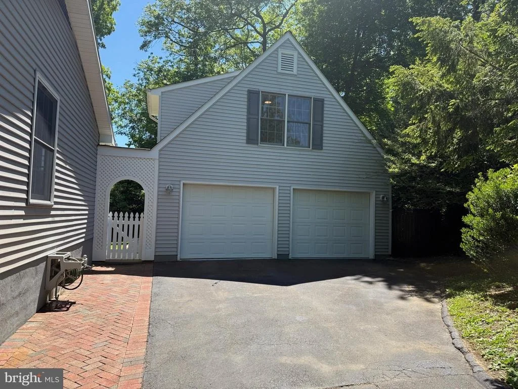 Photo of 1022 HARBOR DRIVE