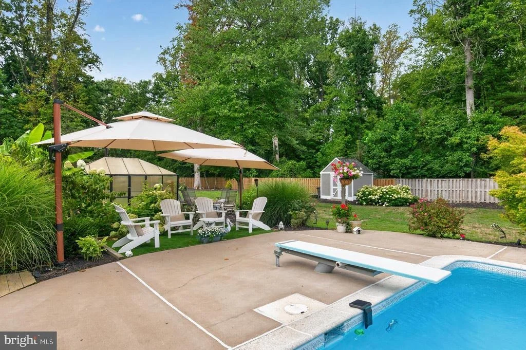 Photo of 1610 RIDOUT ROAD