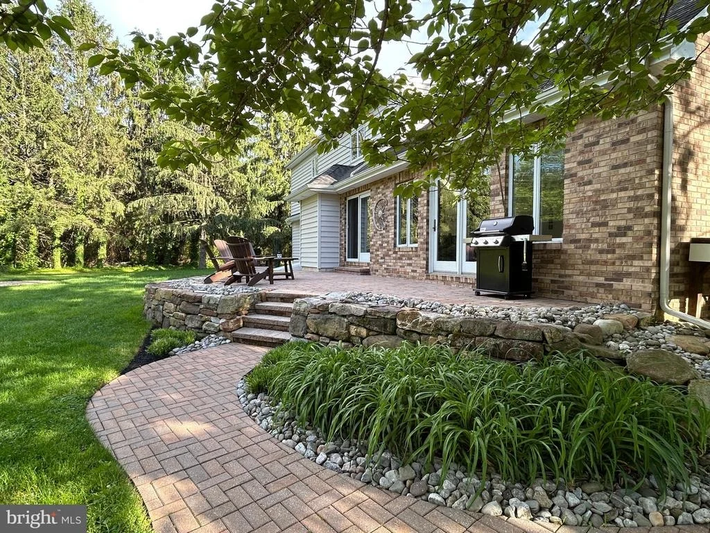 Photo of 902 N ISLAND ROAD