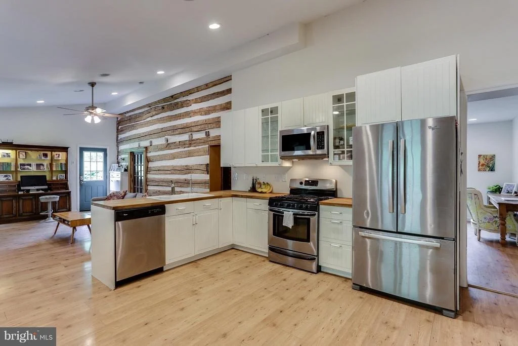 Photo of 828 WARREN ROAD