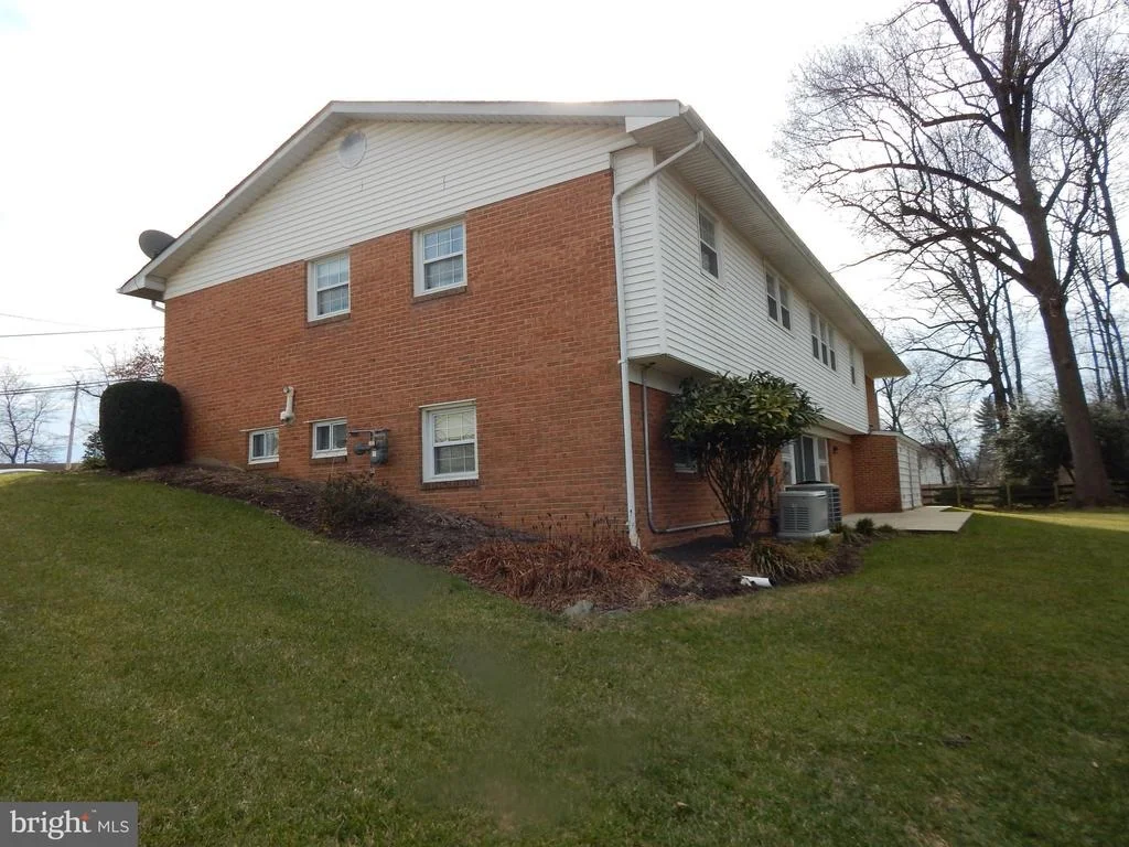 Photo of 2725 WOODEDGE ROAD