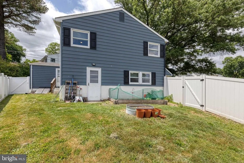 Photo of 5820 HERON DRIVE