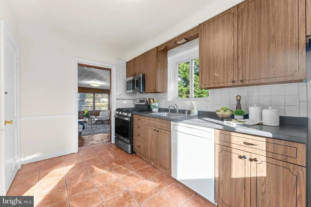 Photo of 11013 AMHERST AVENUE