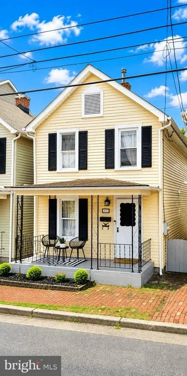 Photo of 218 E 6TH STREET E