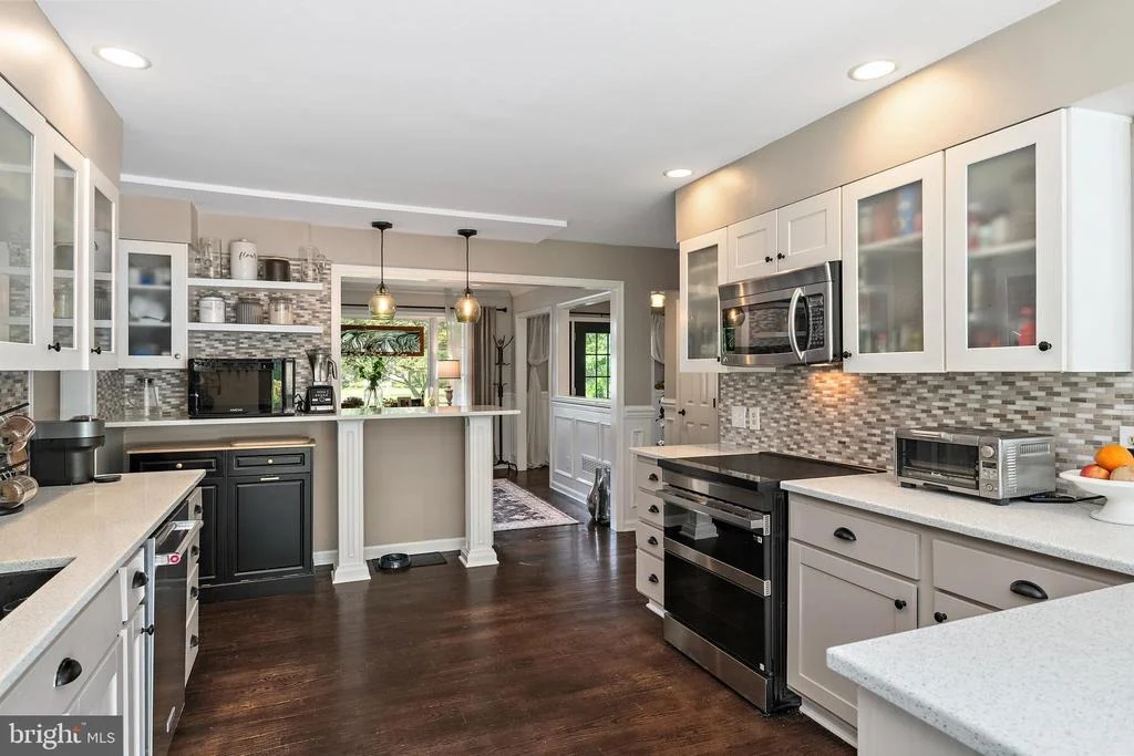 Photo of 1610 RIDOUT ROAD