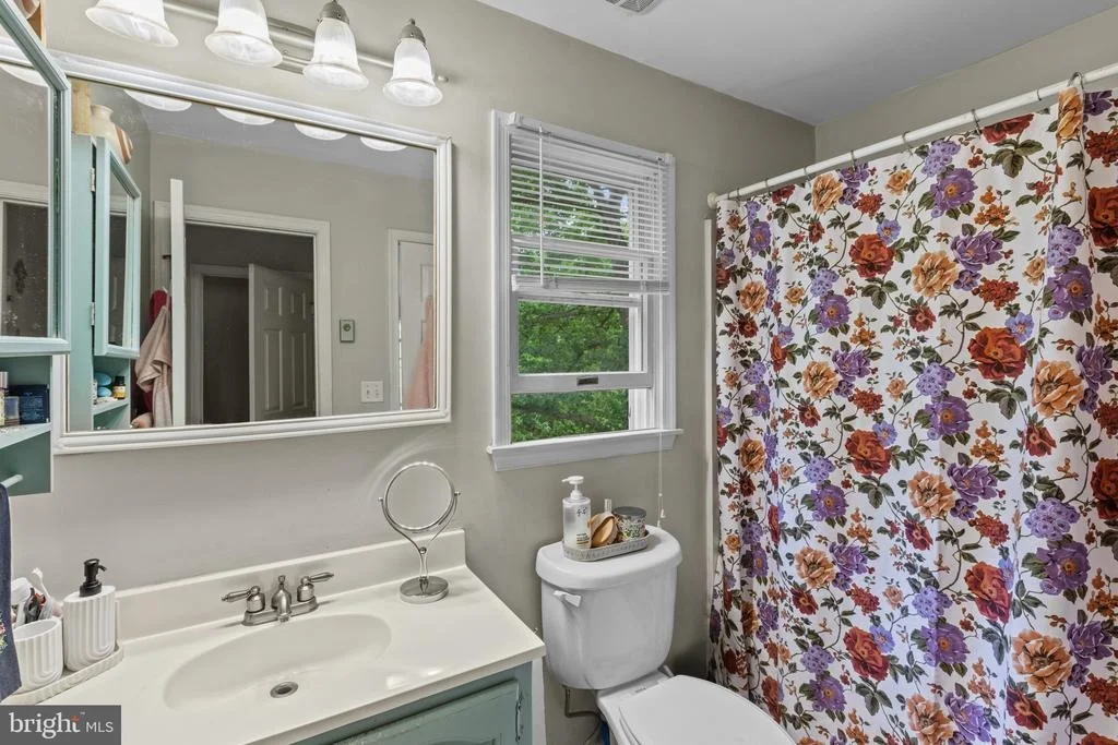 Photo of 1304 NAUGAHYDE ROAD