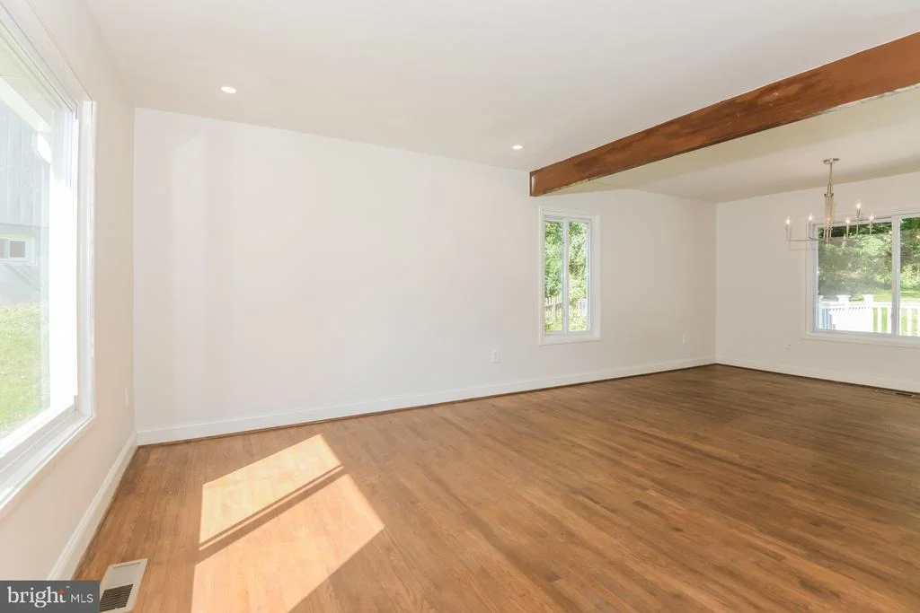 Photo of 10103 MEREDITH AVENUE