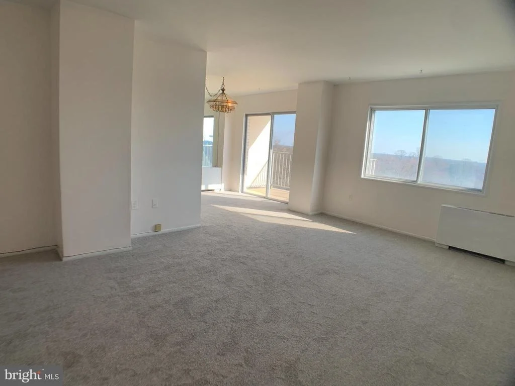 Photo of Unit 919A at 1111 UNIVERSITY BOULEVARD W