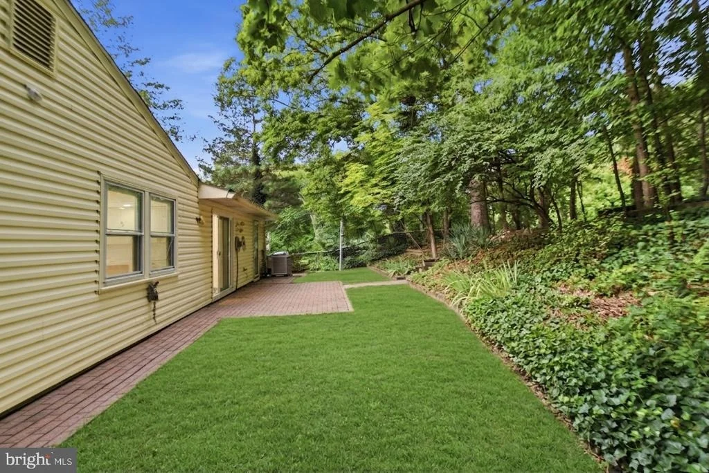 Photo of 8804 STRAUSE COURT